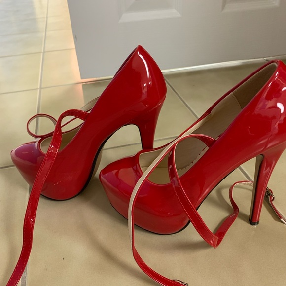 Ochenta Red Ankle Strap Platform Pumps - Picture 6 of 7